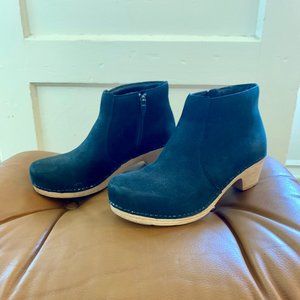 Dansko Maria Ankle Bootie -- Black, size 37
